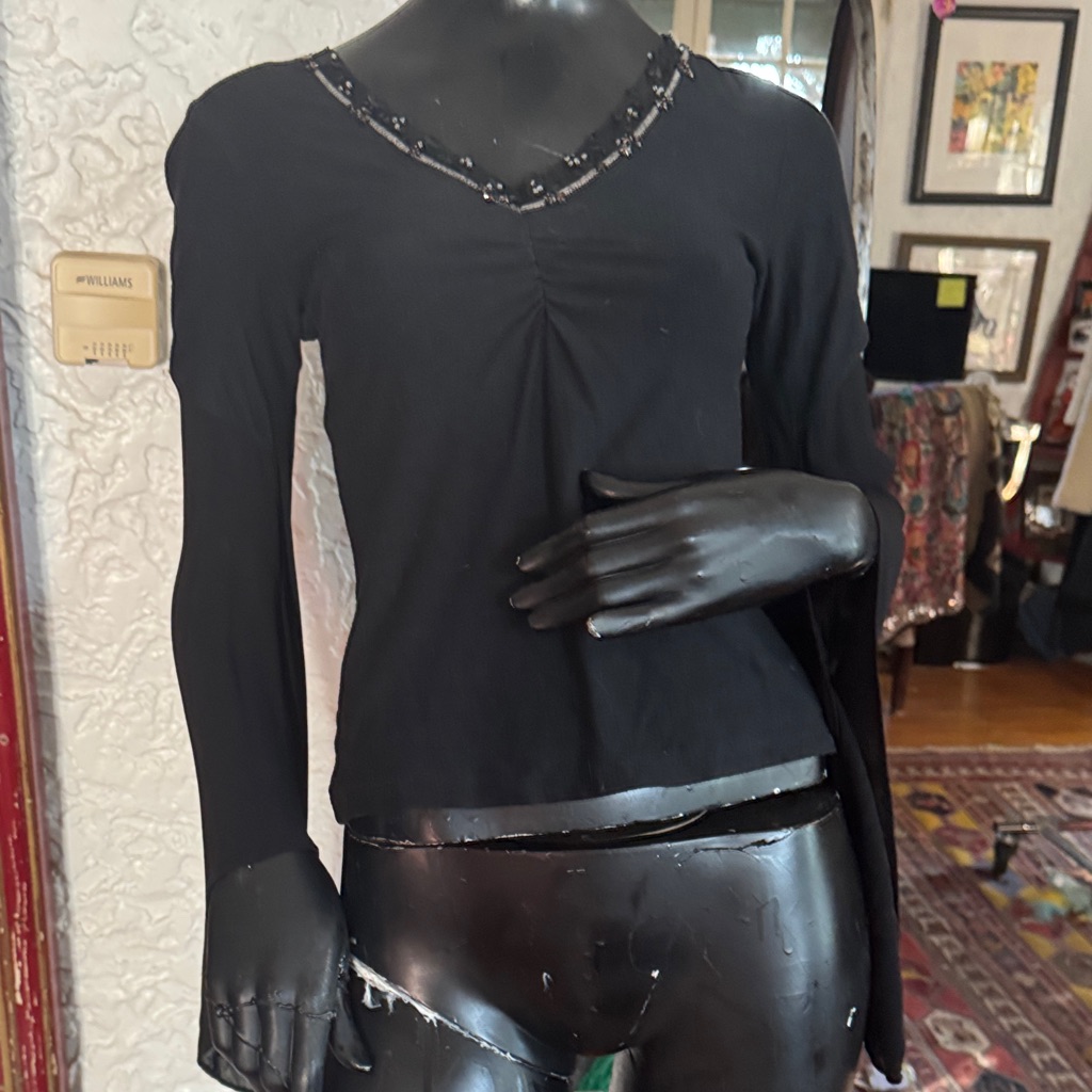 Chic Black V-Neck Long Sleeve Top